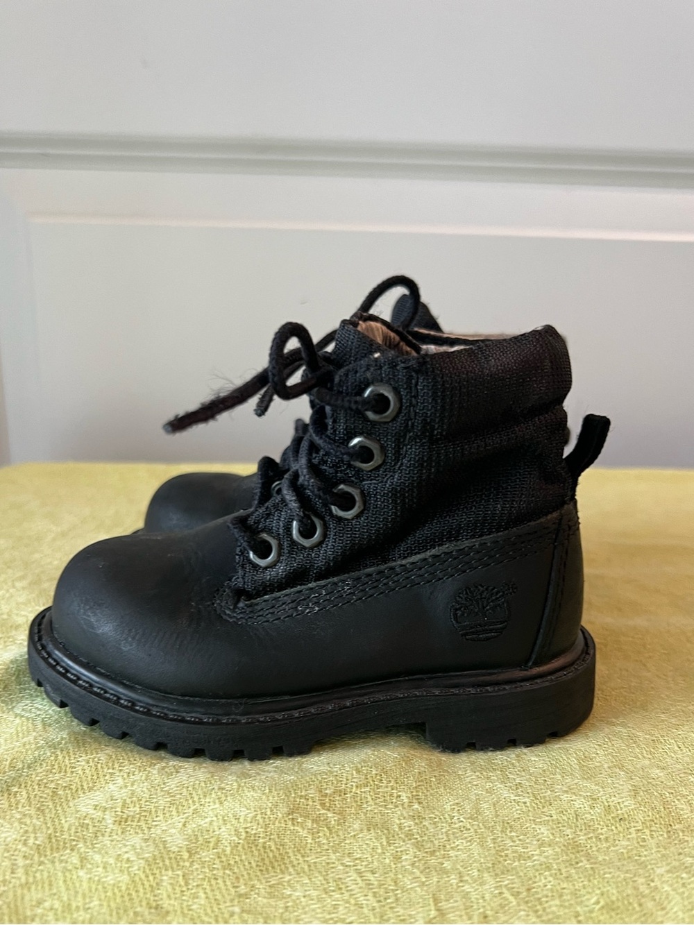 Timberland Kids Black Lace-Up Rugged Ankle Boots. Size 5.5